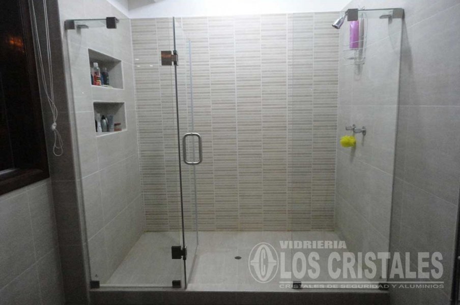 PUERTA DE DUCHA CON PLACAS